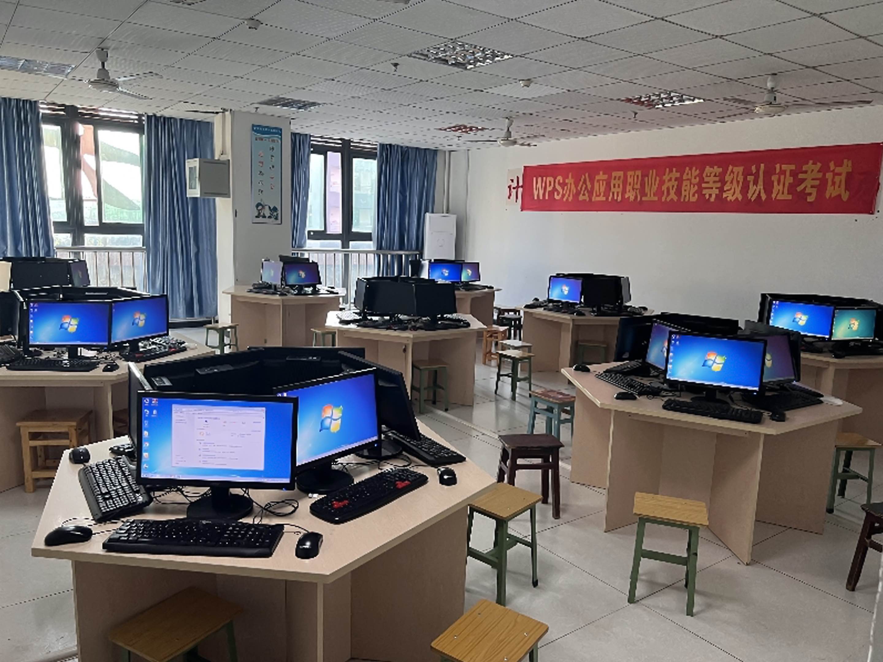 华科云助重庆市荣昌区职业教育中心搭建——云桌面教室