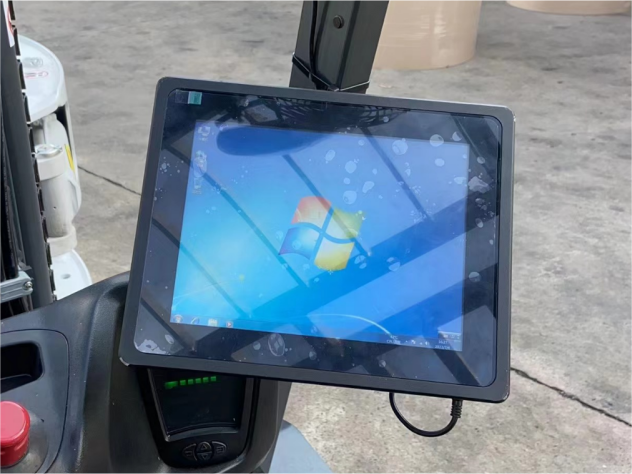 10.4寸工业一体机在电动叉车上应用